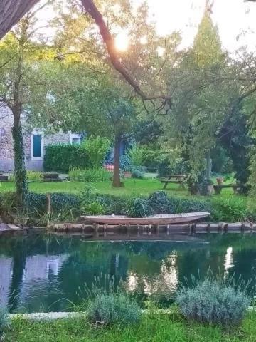 Mas Le Pont Des Aubes LʼIsle-sur-la-Sorgue Exterior foto